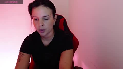 miarobinn_ online show from October 8, 7:56 am