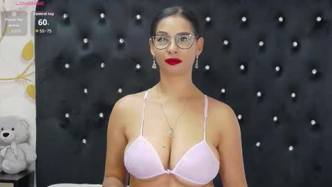 Snapshot of miaryder29 chatting on October 27, 1:06 pm Mia online show from October 27, 1:06 pm