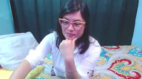 mia online show from June 5, 5:19 pm