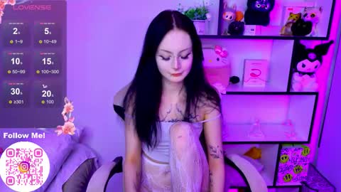 Mia  online show from December 13, 9:21 pm