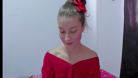 Snapshot of miavolkova_ chatting on September 30, 5:40 pm Chloe online show from September 30, 5:40 pm
