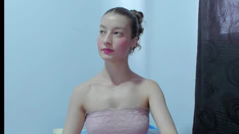 Snapshot of miavolkova_ chatting on September 26, 8:28 pm Chloe online show from September 26, 8:28 pm