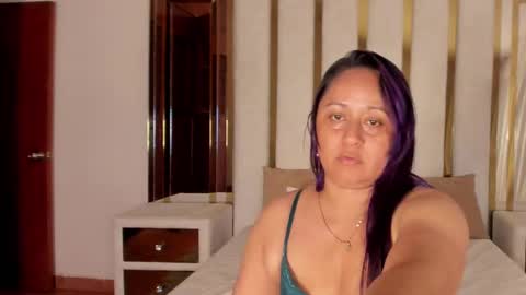 Snapshot of micaelahott_ chatting on January 7, 3:03 am micaelahott_ online show from January 7, 3:03 am