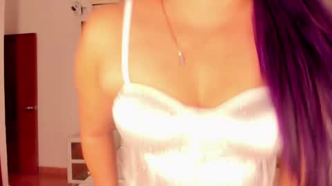 Snapshot of micaelahott_ chatting on December 30, 2:42 am micaelahott_ online show from December 30, 2:42 am