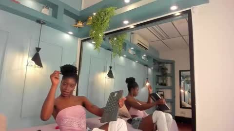 michellepose online show from November 10, 12:33 pm