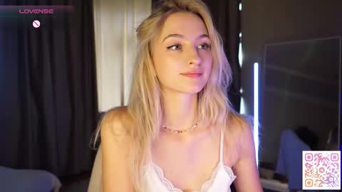 Snapshot of mickeydior chatting on September 24, 12:26 pm mickeydior online show from September 24, 12:26 pm