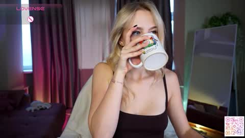 Snapshot of mickeydior chatting on October 4, 11:49 am mickeydior online show from October 4, 11:49 am