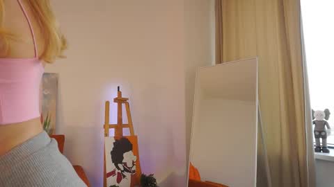 Snapshot of mickeydior chatting on March 5, 11:38 am mickeydior online show from March 5, 11:38 am