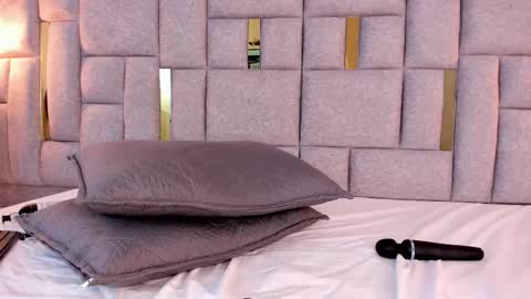 Mia  online show from March 13, 12:06 pm