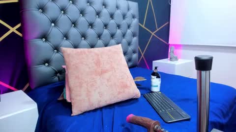 Snapshot of miia_taylor_1_ chatting on September 28, 8:30 am Mia online show from September 28, 8:30 am