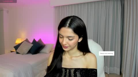 Snapshot of miiaa_evans chatting on December 31, 3:45 am Mia online show from December 31, 3:45 am