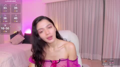 Snapshot of miiaa_evans chatting on December 21, 3:25 am Mia online show from December 21, 3:25 am