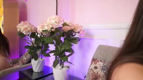 milacrave online show from January 19, 11:39 am