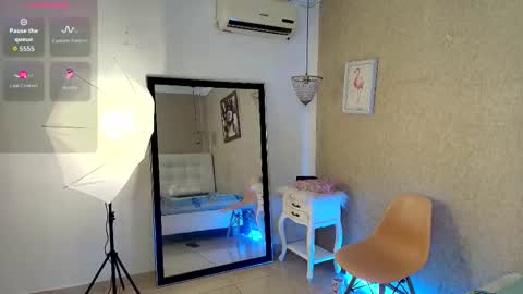 miladiosa online show from October 22, 12:10 pm