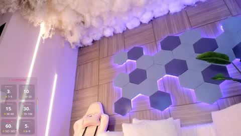    online show from March 22, 11:27 am