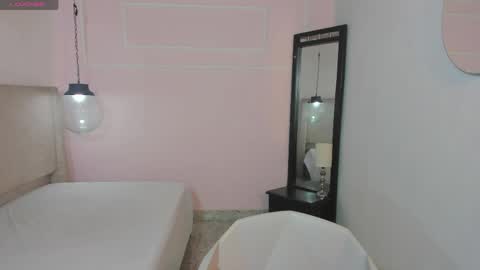 milaheat1 online show from April 12, 8:55 pm