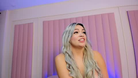 Snapshot of milaowens chatting on September 27, 12:23 pm Sexy Mila online show from September 27, 12:23 pm