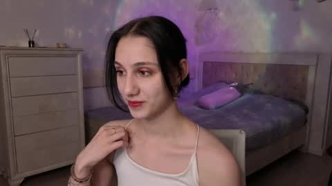 milavey online show from April 8, 6:54 pm