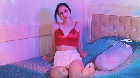 milavey online show from April 10, 7:20 pm