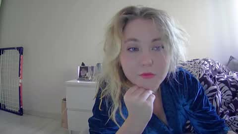 Milena new nonude shy blonde natural online show from November 7, 12:22 pm