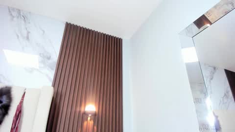 MILEY  online show from December 5, 5:51 am