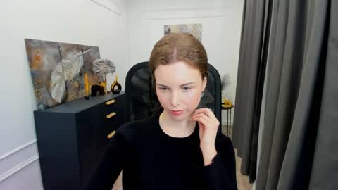 mileygloss online show from April 19, 11:32 am