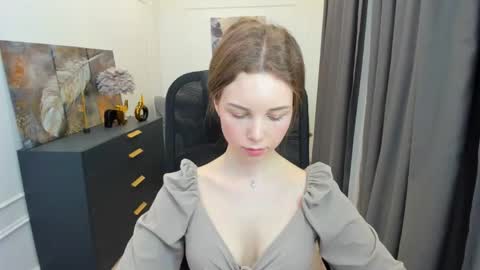 mileygloss online show from April 23, 12:29 pm