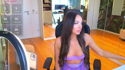 Miley Sin online show from April 3, 11:30 am