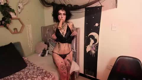 Isabella online show from March 2, 1:40 pm