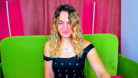 milkablond online show from September 17, 1:25 am