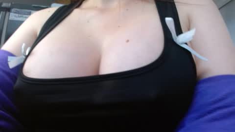 Amira online show from December 13, 8:37 pm