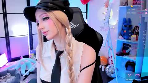 milky cute online show from February 19, 1:05 am