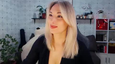 MillaXQueen online show from April 3, 6:55 am