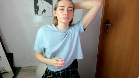 millie_lacroix online show from April 16, 1:11 pm