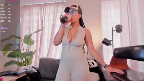 millie_volturi online show from July 14, 1:05 pm