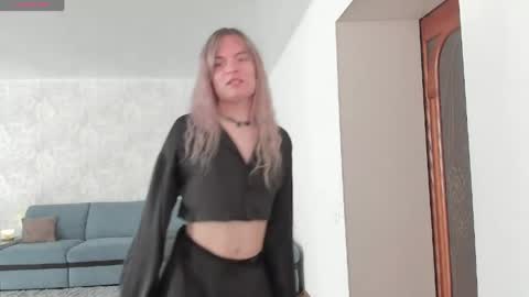 mili-kira online show from April 21, 5:58 am