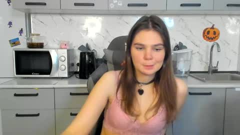 Snapshot of milly_brown_ chatting on February 11, 9:25 pm Welcome My name is Tina online show from February 11, 9:25 pm