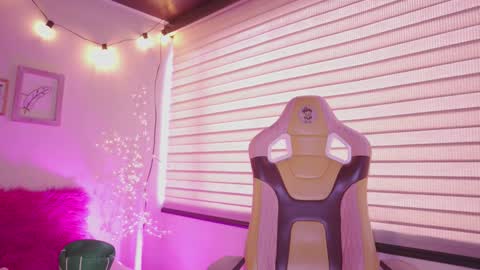 MILLY online show from March 17, 7:29 pm