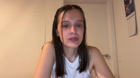 Snapshot of millypetite chatting on October 9, 8:51 am Milly online show from October 9, 8:51 am