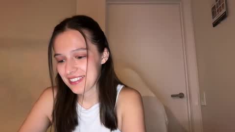 Snapshot of millypetite chatting on October 20, 9:34 am Milly online show from October 20, 9:34 am