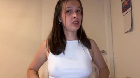 Snapshot of millypetite chatting on October 3, 9:47 am Milly online show from October 3, 9:47 am