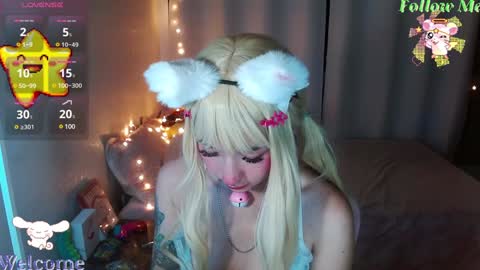 mily_milk_ online show from December 10, 9:01 am