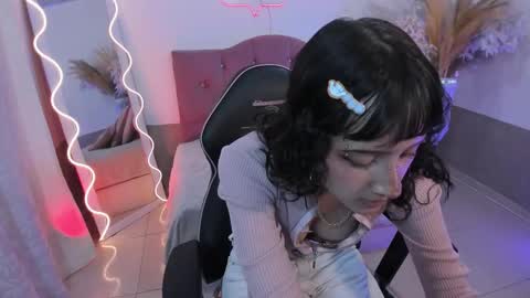 mily_tay online show from March 6, 12:11 pm