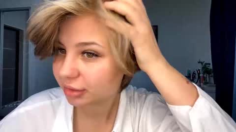 Luna Moon online show from October 21, 6:56 pm