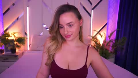 minifox_ online show from November 29, 8:07 am