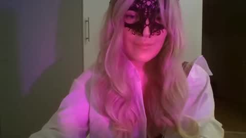 Margo online show from November 17, 4:51 pm