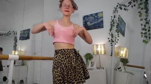 Snapshot of mira_marni chatting on October 2, 11:48 am mira_marni online show from October 2, 11:48 am