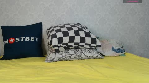 mira_one_ online show from December 29, 10:45 am