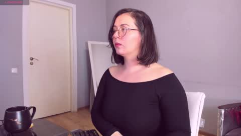 Snapshot of miradiaz chatting on December 9, 8:55 am Meera online show from December 9, 8:55 am