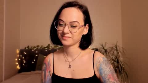 MiraSkyy online show from November 29, 6:45 pm